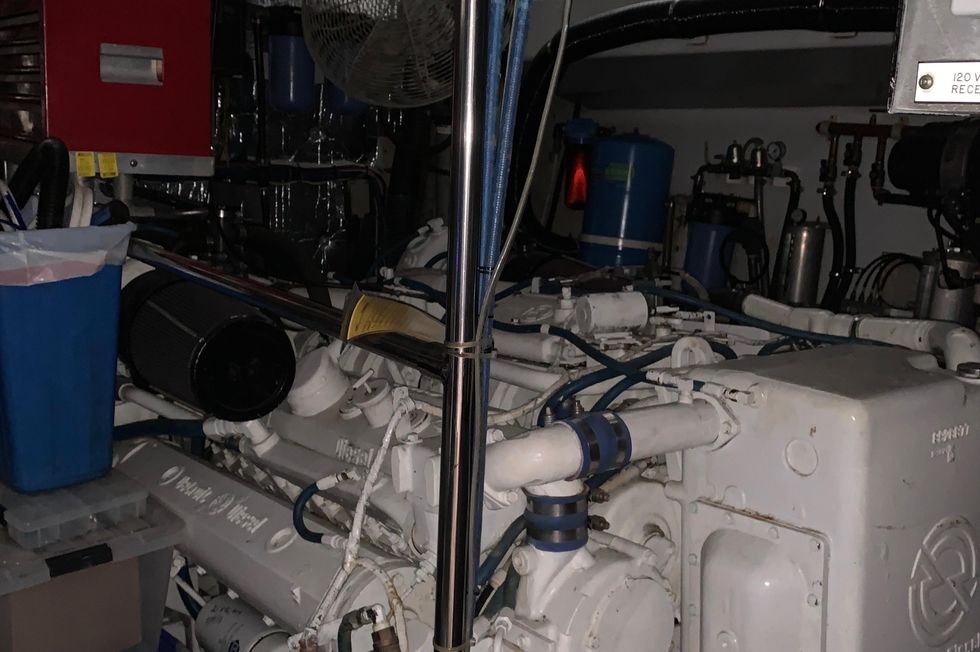 1989 Hatteras Cockpit Motor Yacht